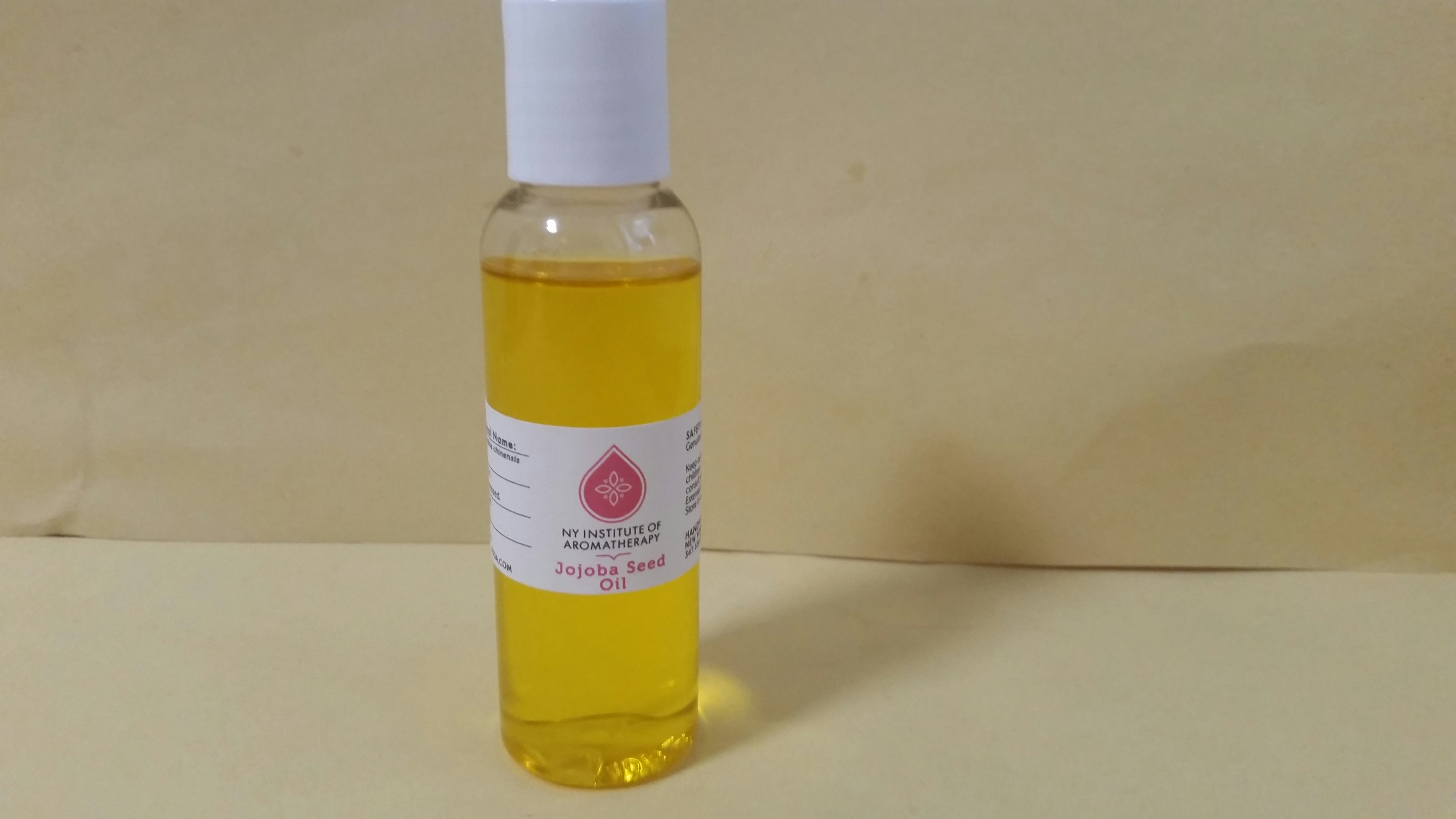 7 Lightweight Face Oils That Won't Leave Your Skin Feeling Greasy — PHOTOS