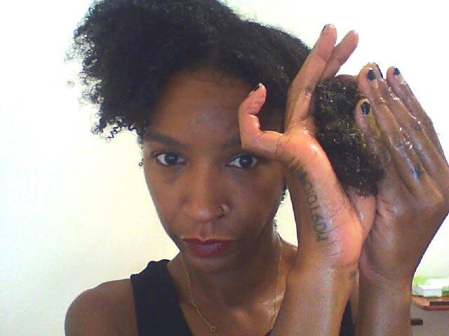 How To Get A Knot Out Of Kinky Hair Without Damaging Your Strands