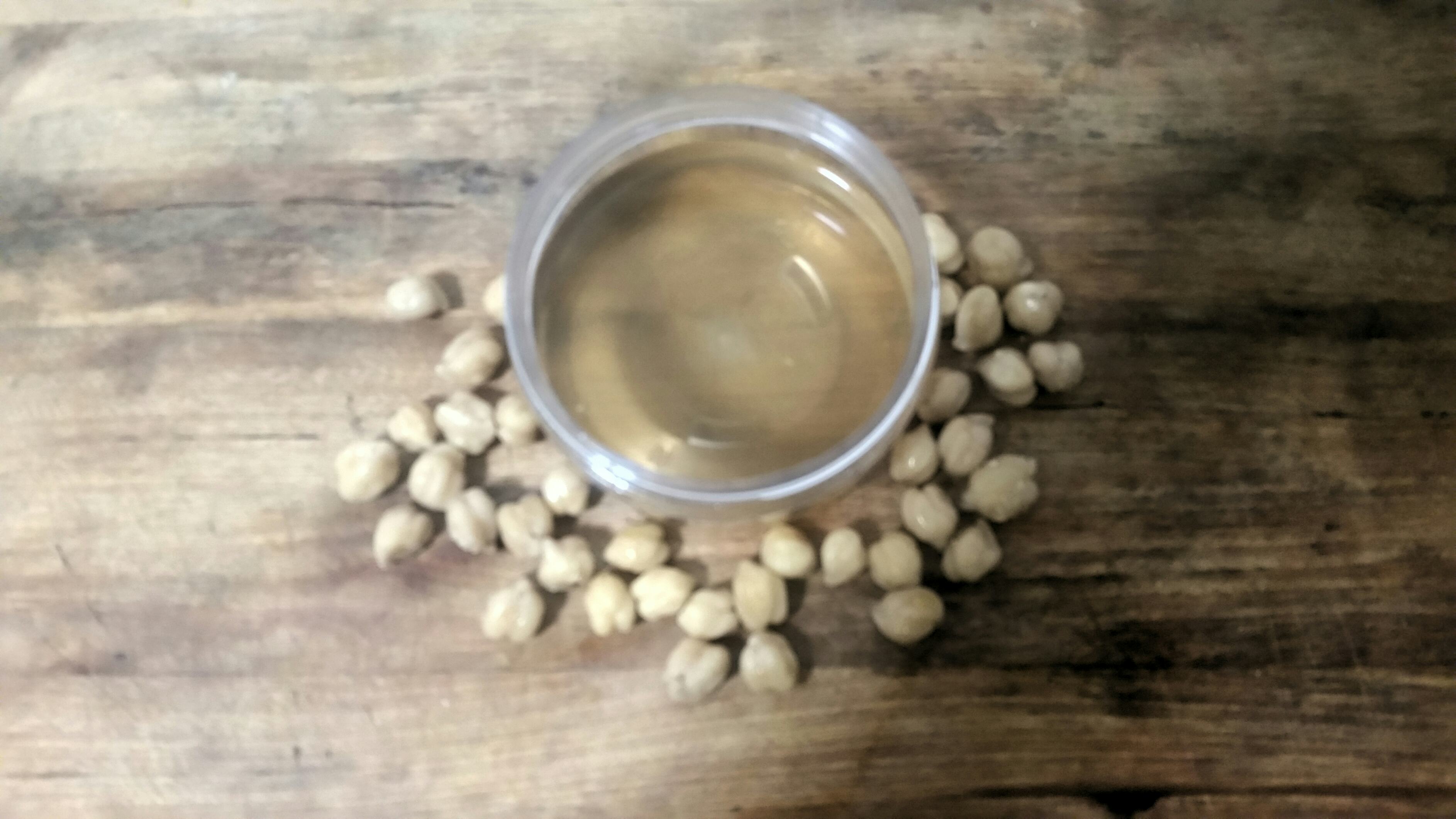 How To Use Gram Flour & Chickpeas For Brightening, Acne Controlling Facials