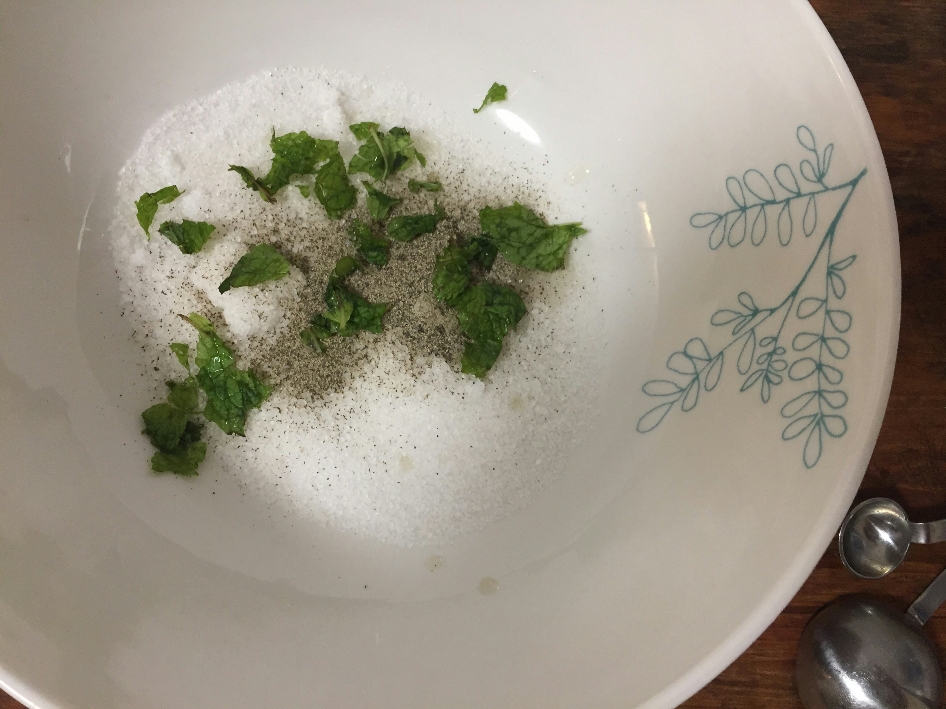 7 Natural Remedies For Blackheads That Are Safer & More Effective Than Putting Glue On Your Face