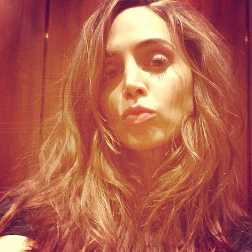 13 Eliza Dushku Instagram Selfies That Prove Theres A Right Way To Do 