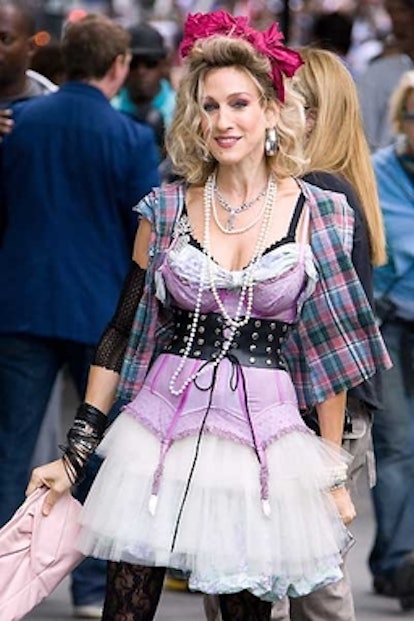 Sex and the City: 10 of Carrie Bradshaw's Best Outfits - Miss Yana Cherie