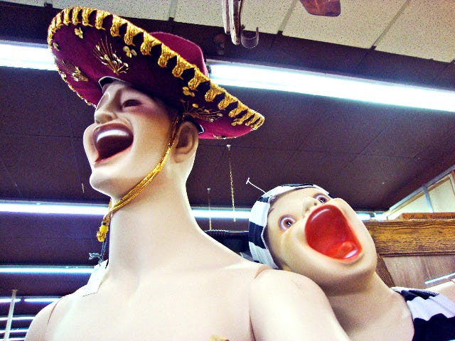 21 Creepy Mannequins That Will Haunt Your Dreams Until The End Of Fashion Time