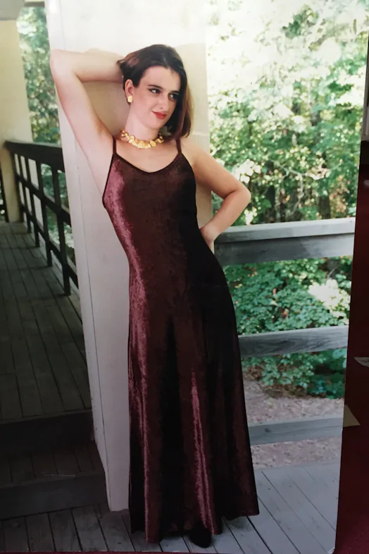 90s velvet dress look Anna Kendrick Velvet Dress Fall Trend 90s Style Outfit