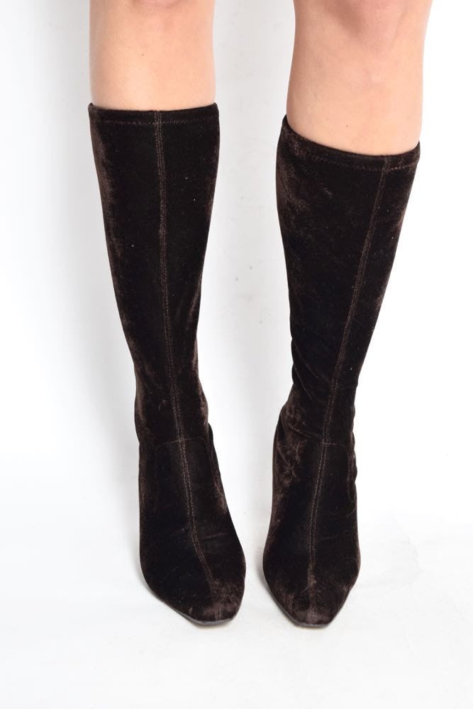 11 Weirdly Amazing Velvet Clothes & Accessories From The '90s — PHOTOS