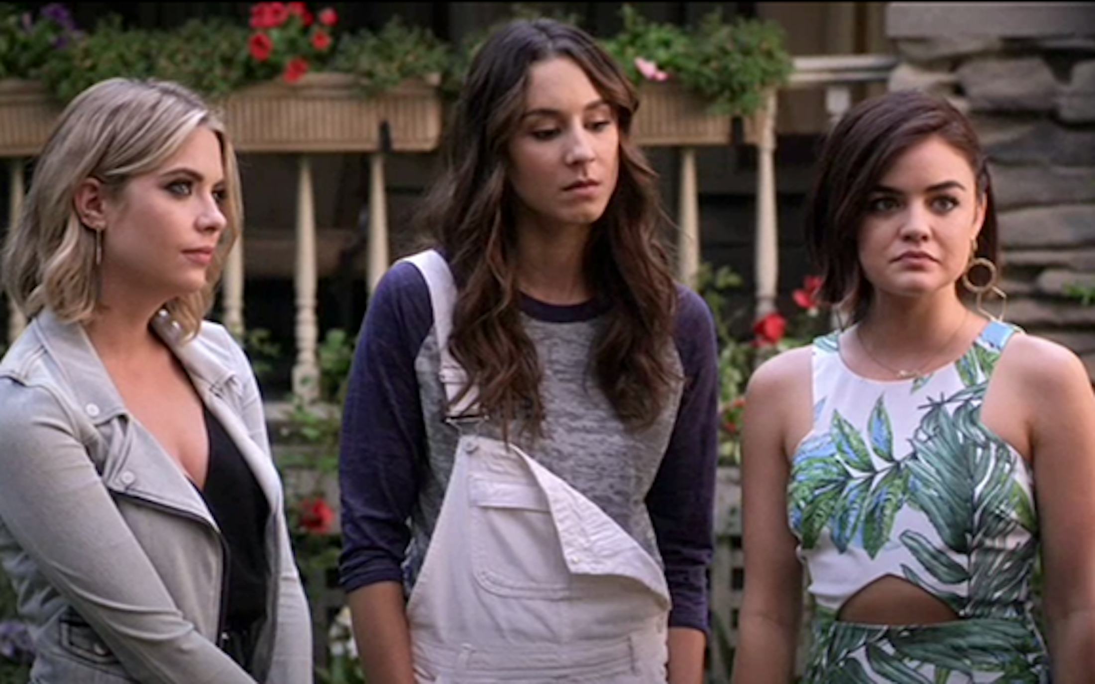 Ranking Aria's Earrings On 'Pretty Little Liars' From Totally Bonkers ...