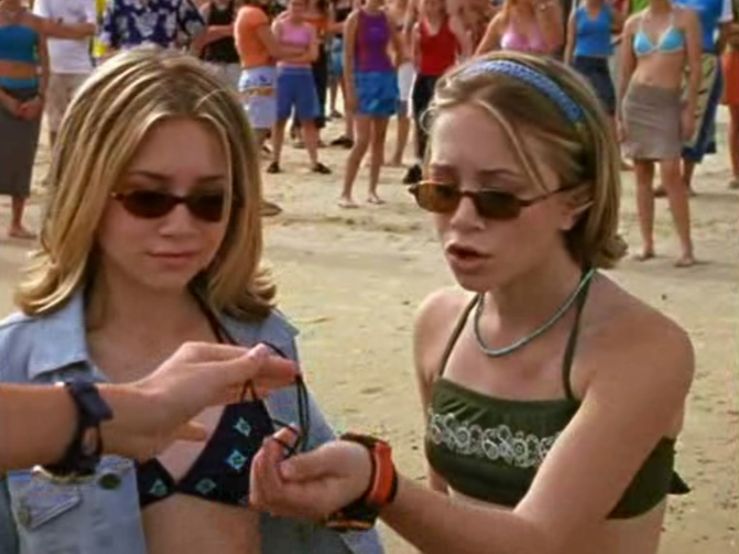 16 Things I Noticed Rewatching 'Our Lips Are Sealed' Movie As An Adult