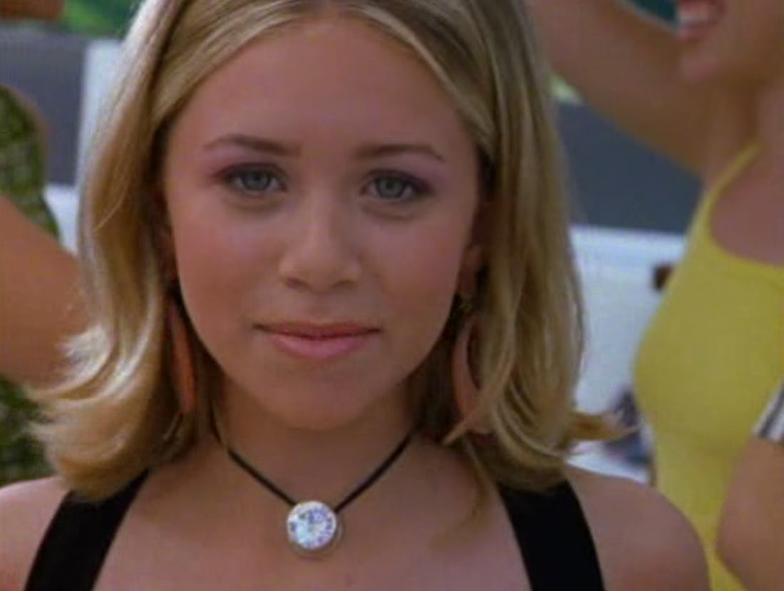 16 Things I Noticed Rewatching 'Our Lips Are Sealed' Movie As An Adult