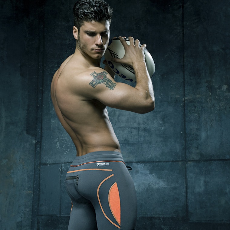 ‘big Brother 16s Cody Modeled Underwear For A Living And You Need To See
