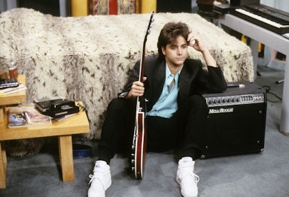 17 Unforgettable Uncle Jesse Outfits From 'Full House' That Prove John