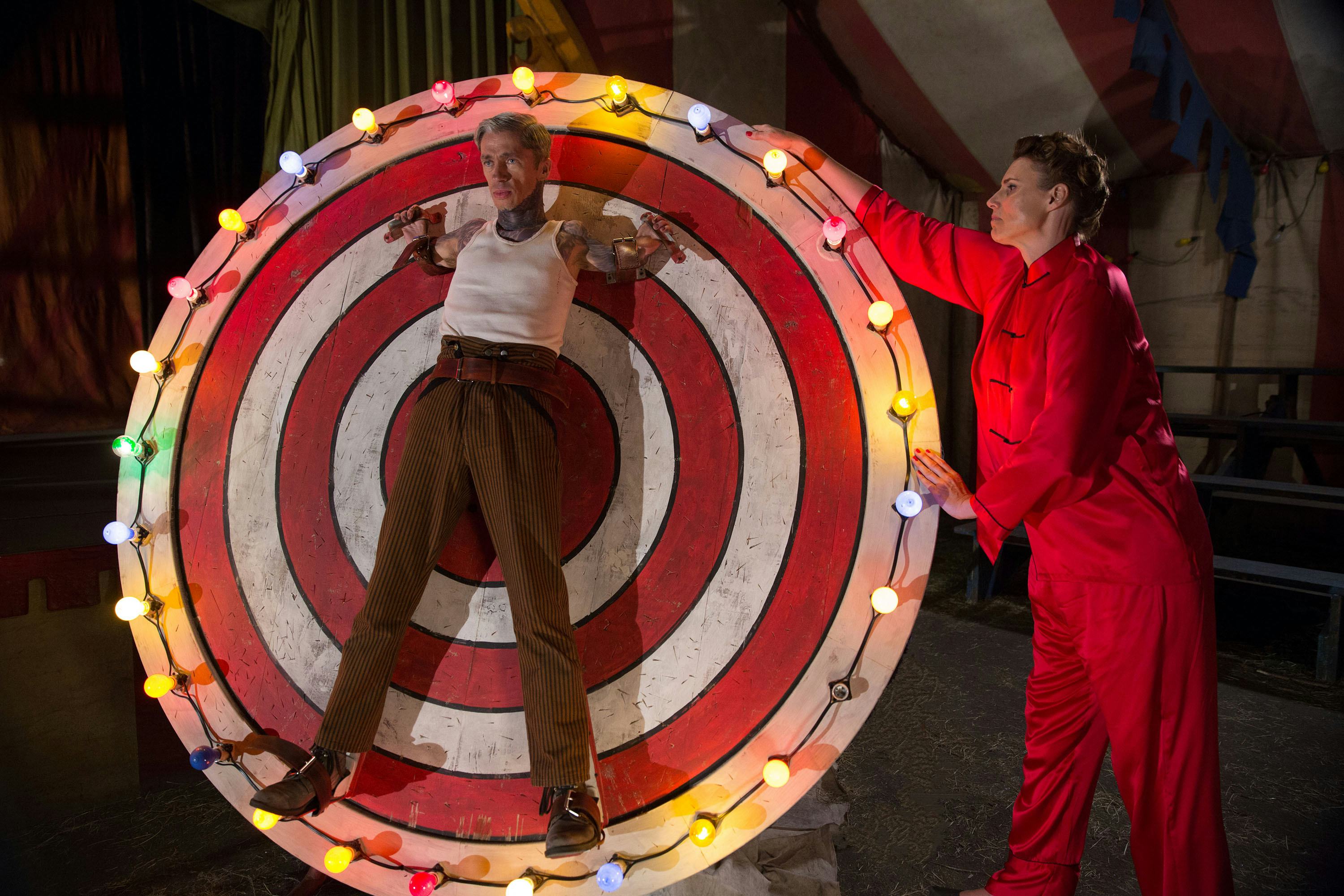 Elsa’s New KnifeThrowing Act on ‘AHS Freak Show’ Might Lead to