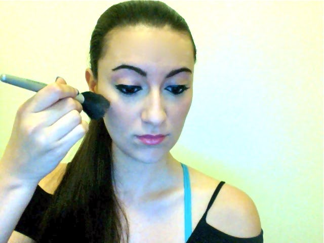 How To Apply Bronzer To Keep Your Summer Glow All Winter Long (Spoiler