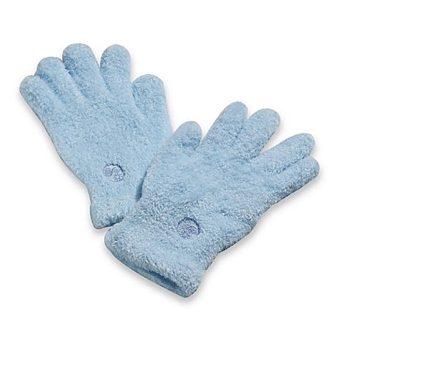 6 Aloe Infused Gloves & Socks To Keep Lazy Girls Hydrated All Winter