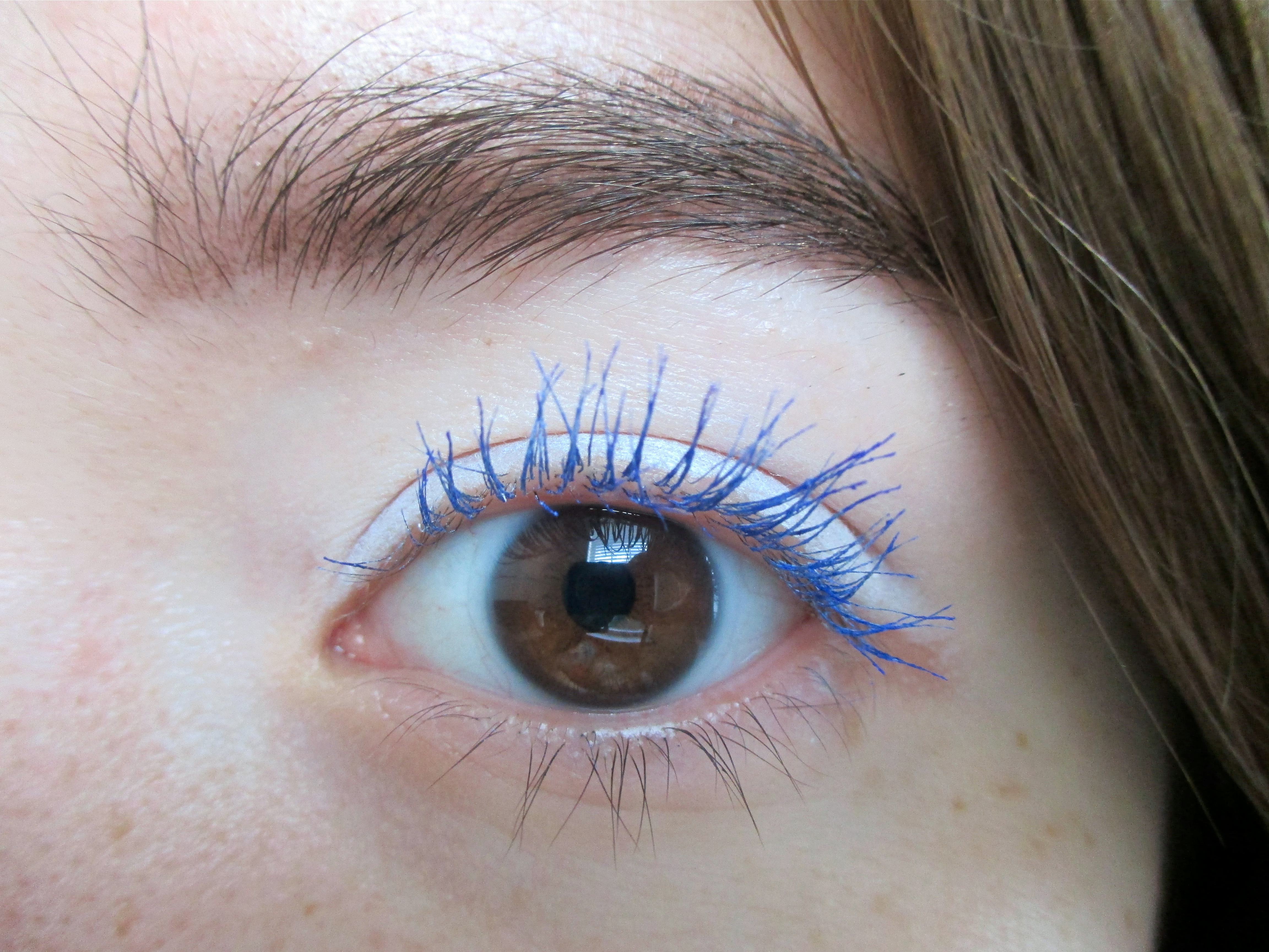 How To Apply Colored Mascara Using A Primer That Will Really Make Your