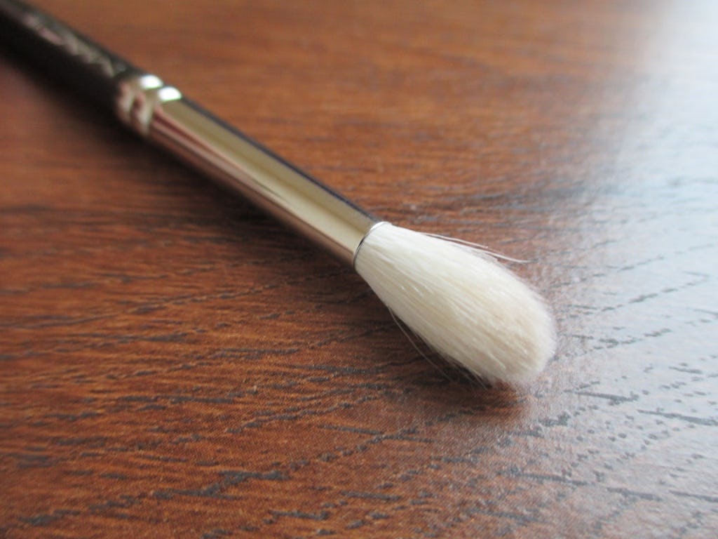 7 Types Of Eyeshadow Blending Brushes & How To Use Them For Your