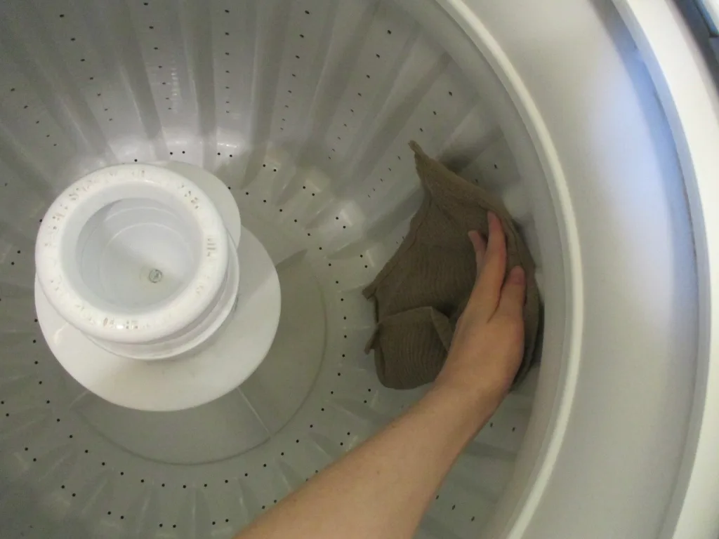 7 Laundry Mistakes That Make Your Clothes Smell Less Than Their Best