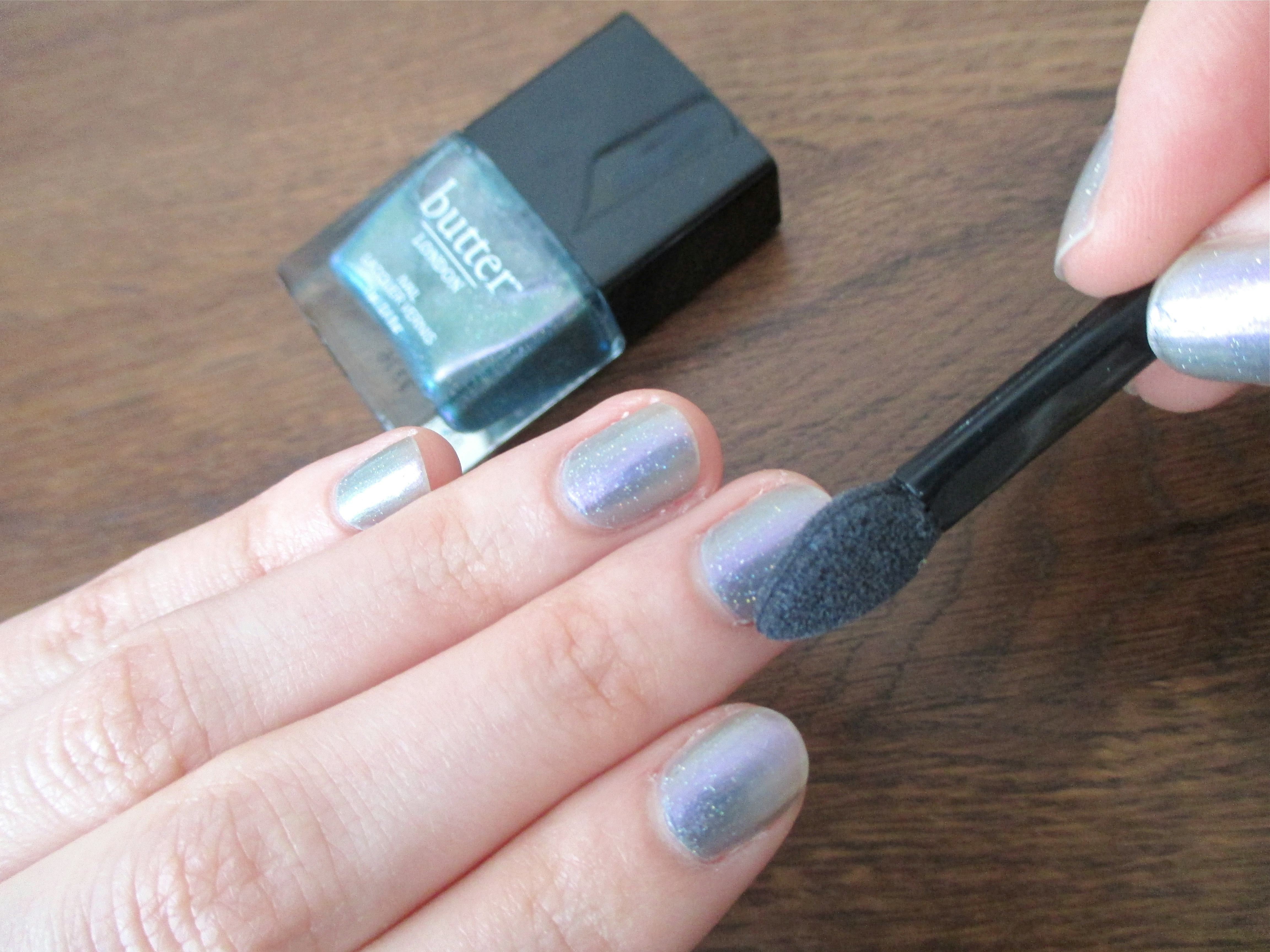 4 SpongeTip Applicator Uses Besides Applying Eyeshadow, Because Nobody