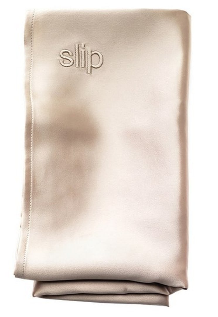 Does Sleeping With Wet Hair Make It Greasier? What To Do If You Wash