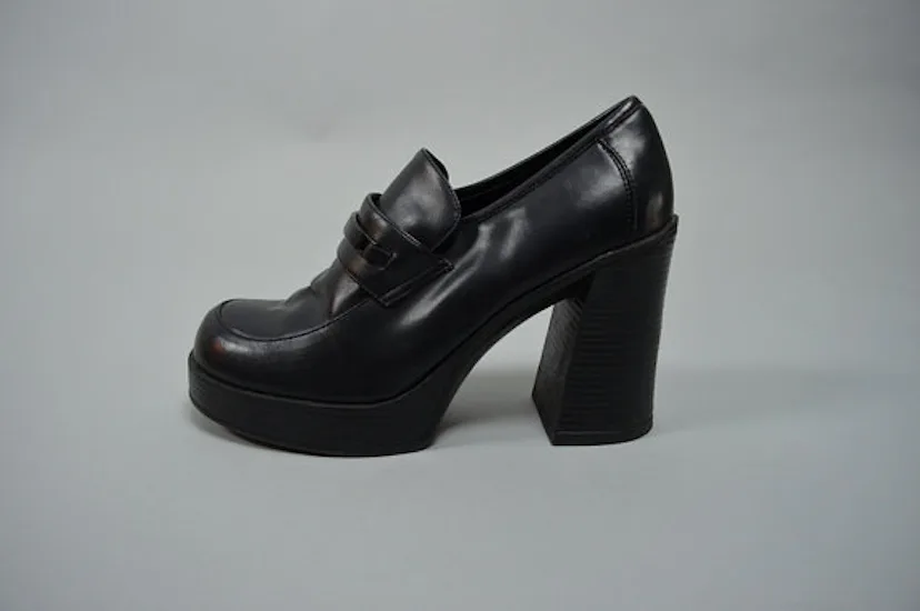 13 Platform Shoes You Loved In The '90s, Because They Were All The Rage PHOTOS 13 Platform Shoes You Loved In The '90s, Because They Were All The Rage PHOTOS