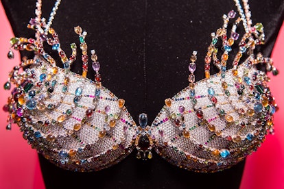 Lily Aldridge Wears Fantasy Bra At Victoria's Secret Fashion Show 2015 —  PHOTOS