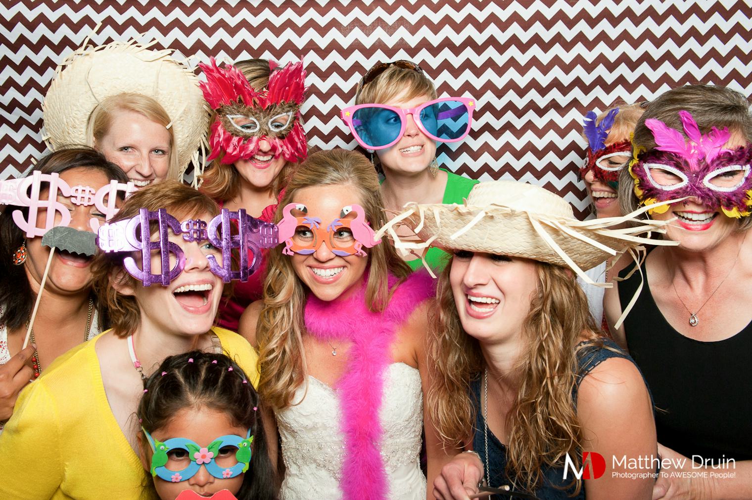 5 Wedding Photo Booth Alternatives That Will Make For The Best Memories