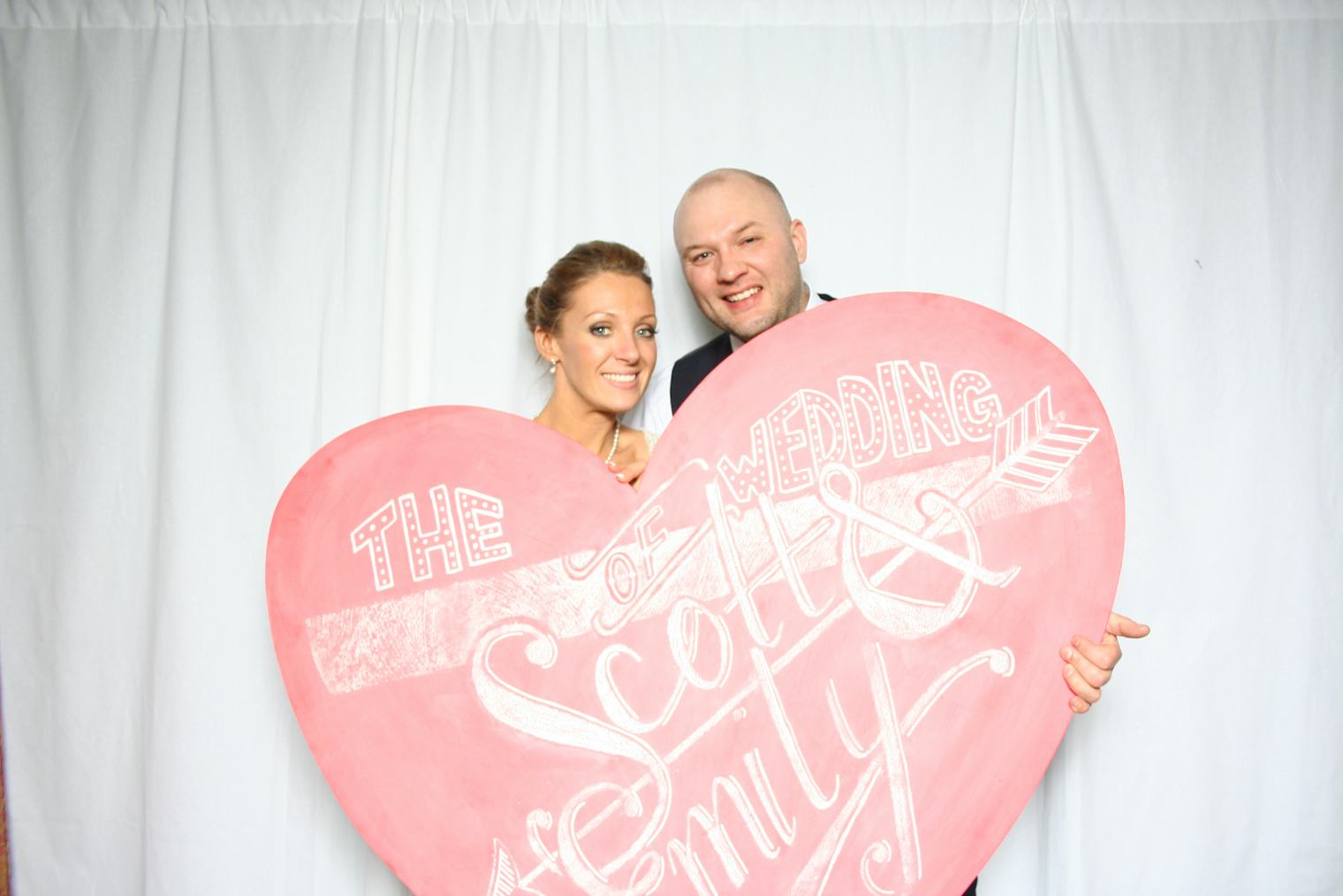 5 Wedding Photo Booth Alternatives That Will Make For The Best Memories