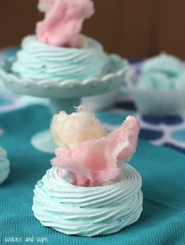 Cotton Candy Day: He spins sugar into fluffy clouds – Food & Recipes