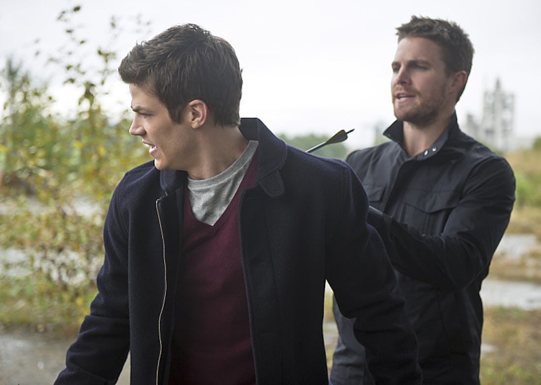 How Do 'The Flash' & 'Arrow' Know Each Other? Barry Allen & Oliver ...