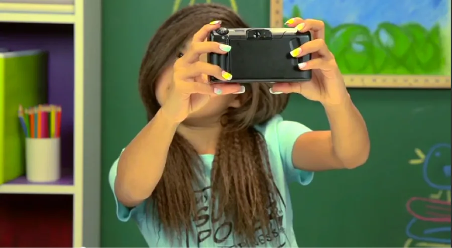 Kids Hilariously React To Old Cameras (Once They Actually Figure Out ...