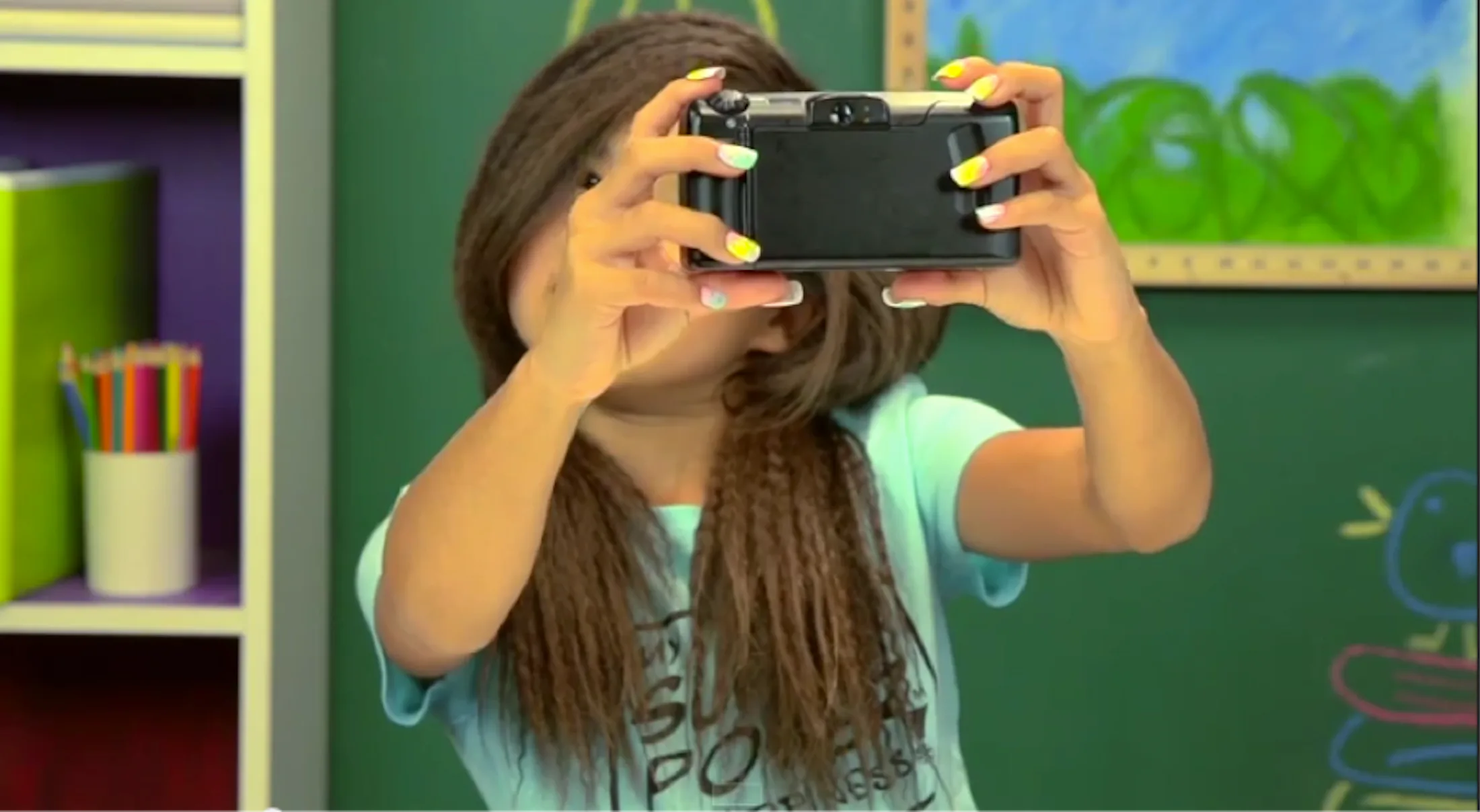 Kid Rizzing Up Camera Kids Hilariously React To Old Cameras (Once They Actually Figure Out ...