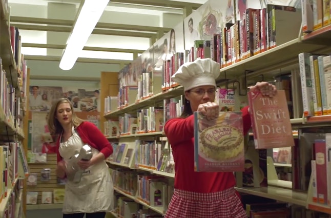 This Taylor Swift "Shake It Off" Parody For National Library Week Wins Harder Than You Would ...