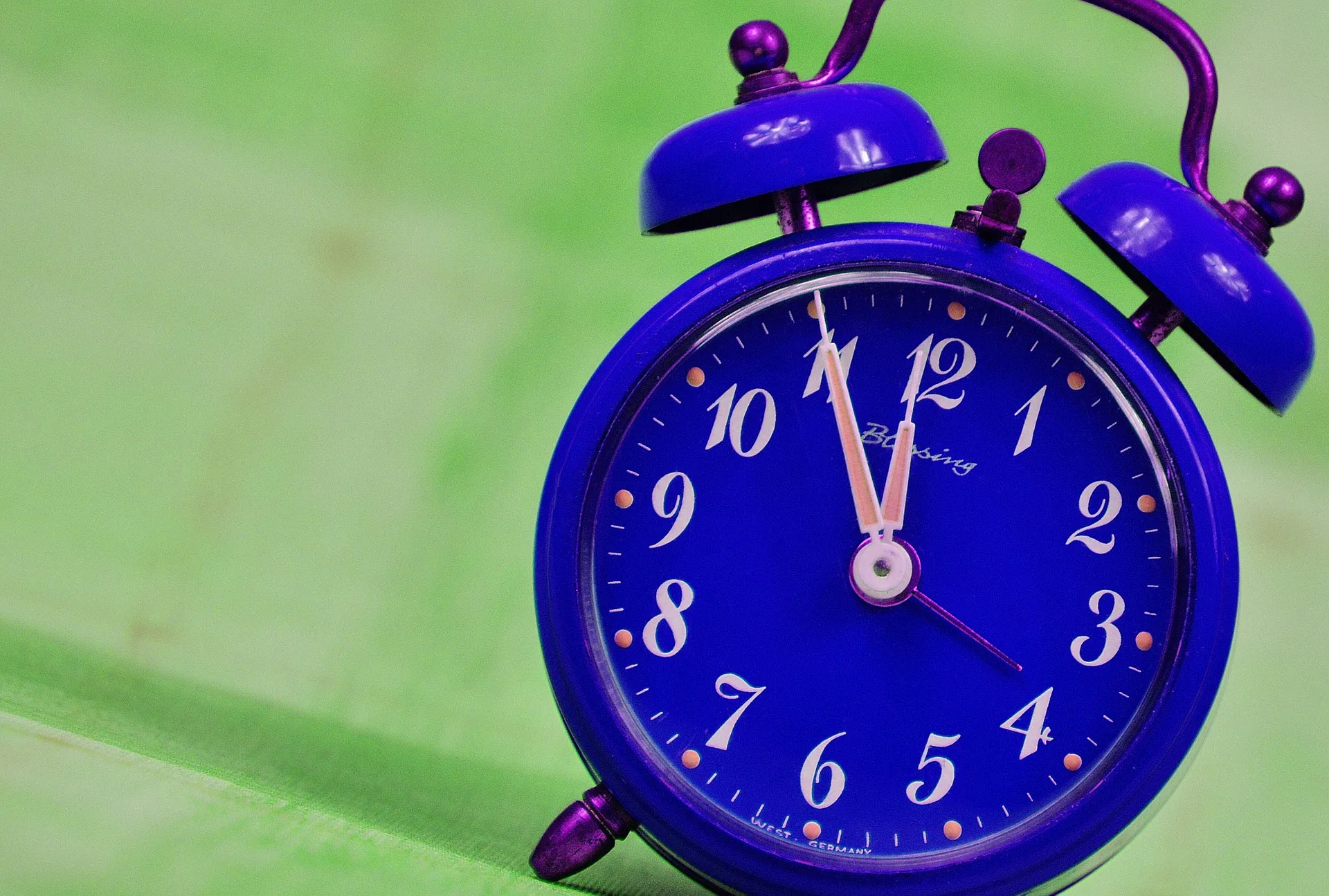 6 Healthy Ways To Disconnect From Technology, Because We Don't Need To ...