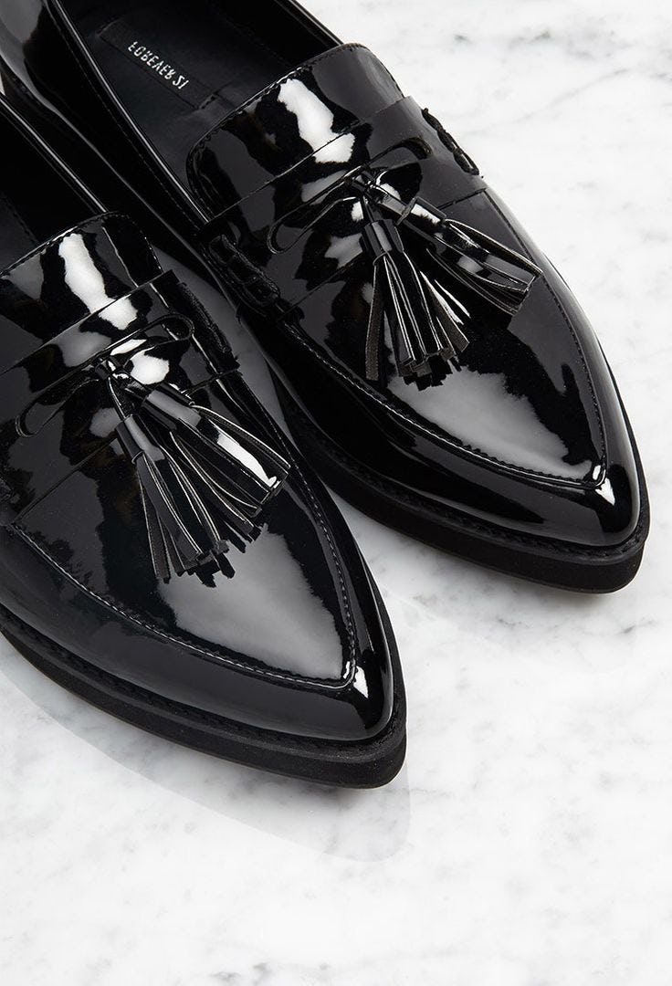 25 Trendy Flats For Fall That Won't Have You Feeling Like Your