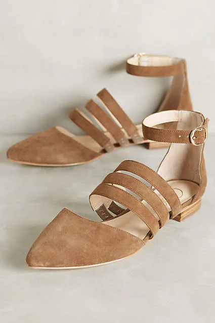 25 Trendy Flats For Fall That Won't Have You Feeling Like Your