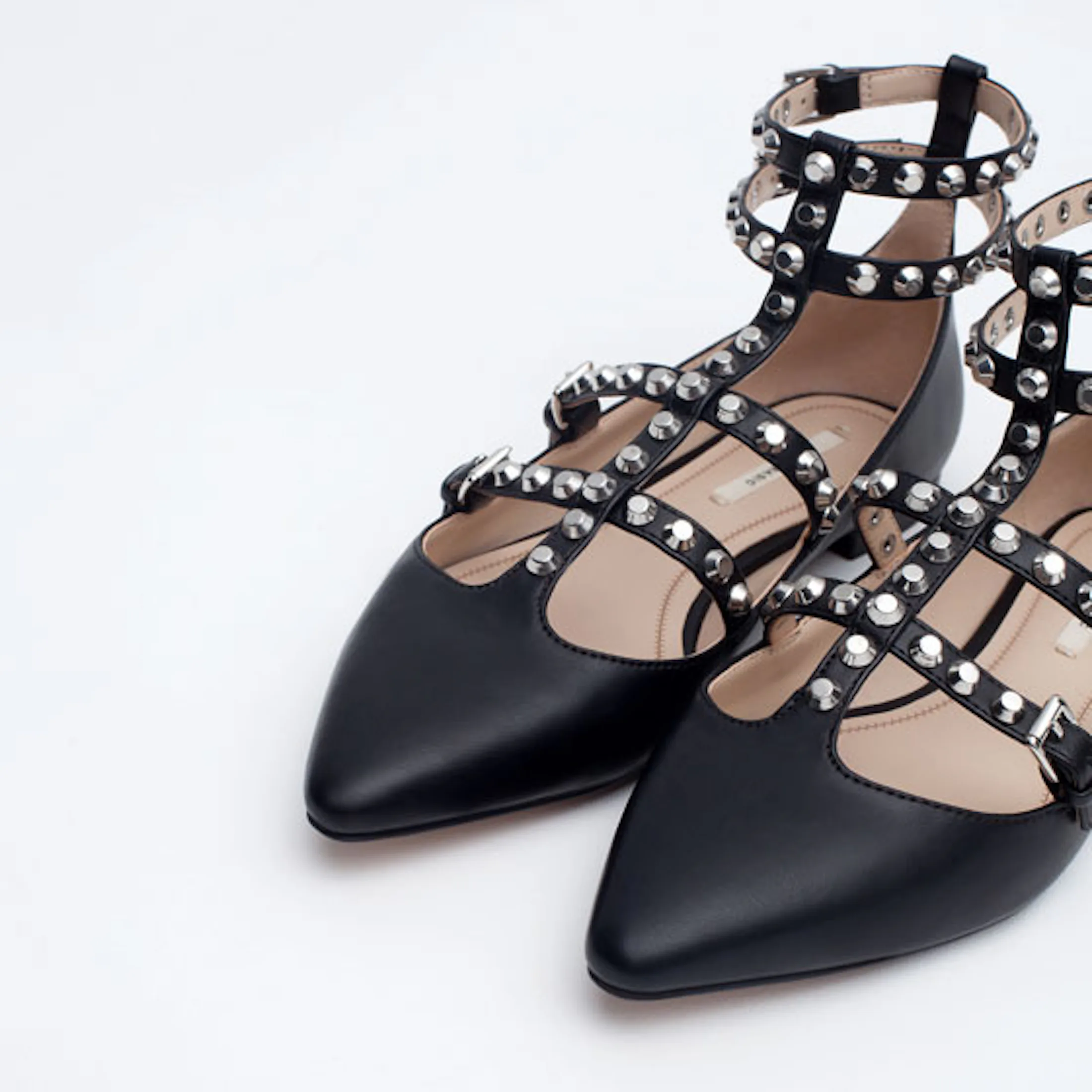 Structured Flats 25 Trendy Flats For Fall That Won't Have You Feeling Like Your ...