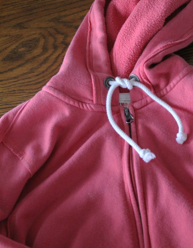 how to tie a sweatshirt knot