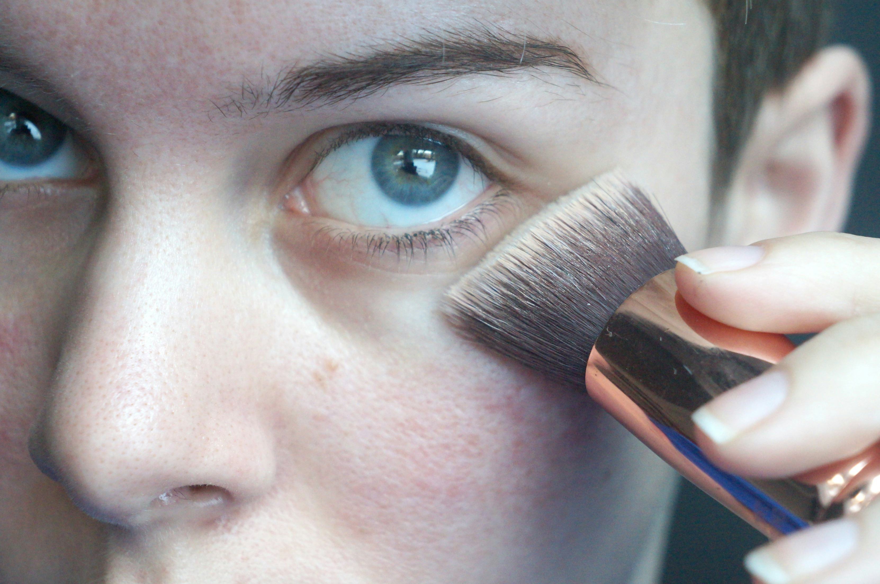 This Sigma 3DHD Foundation Brush Is The Only Foundation Brush You'll