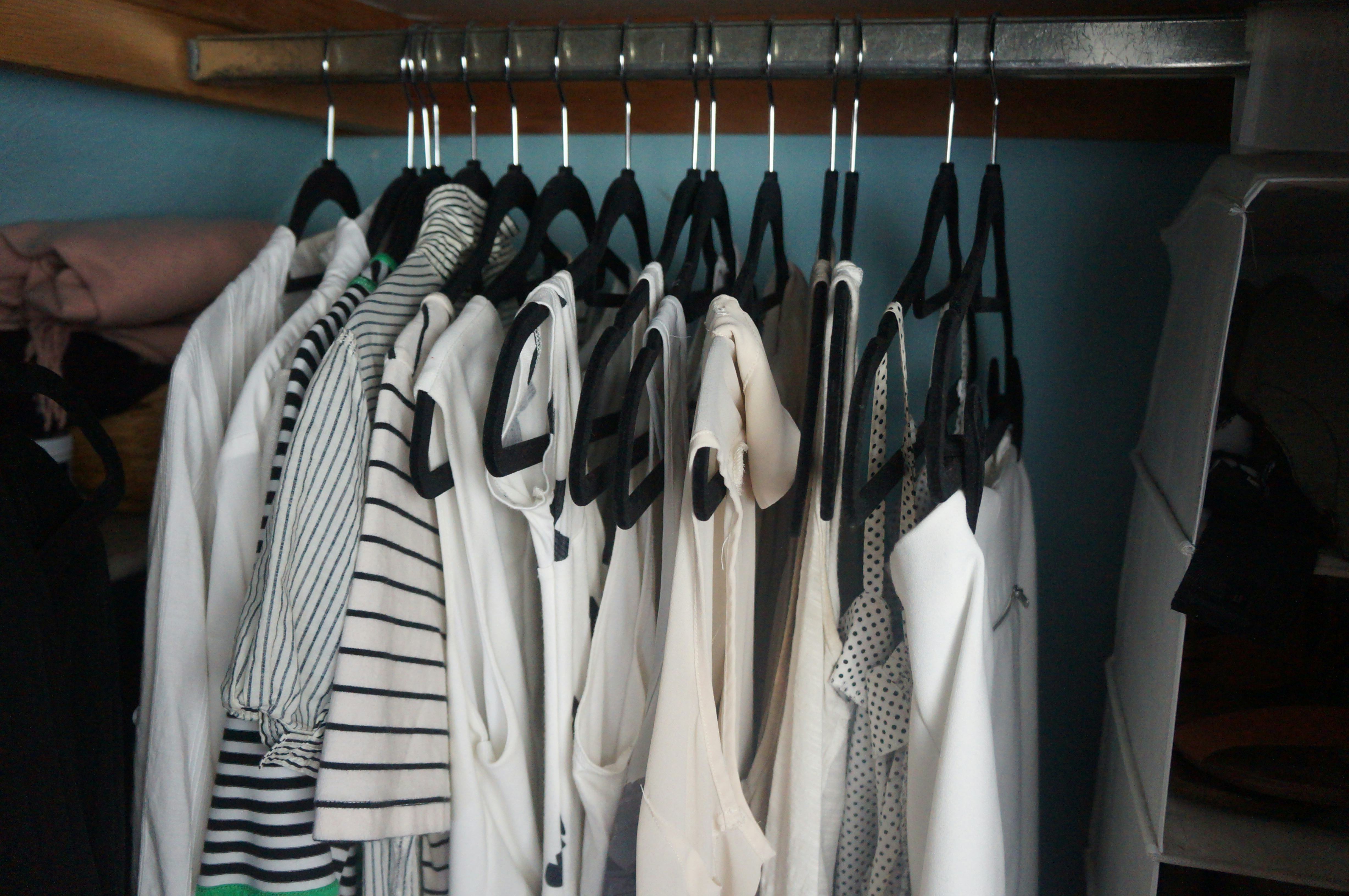 How To Organize Your Closet By Limiting Your Wardrobe To 6 Colors Or Less