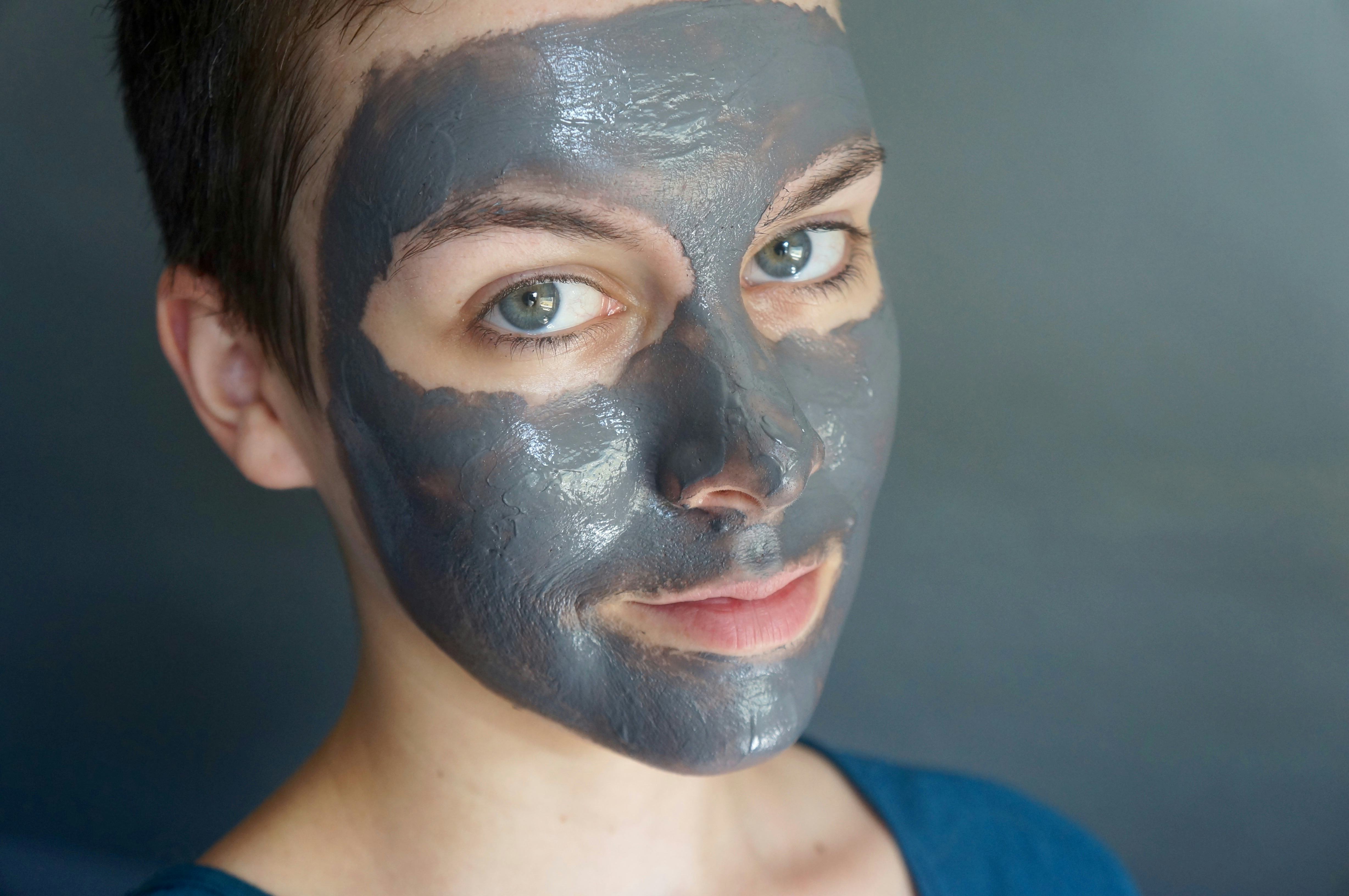 This Is The Most Effective Way To Use A Charcoal Mask — PHOTOS