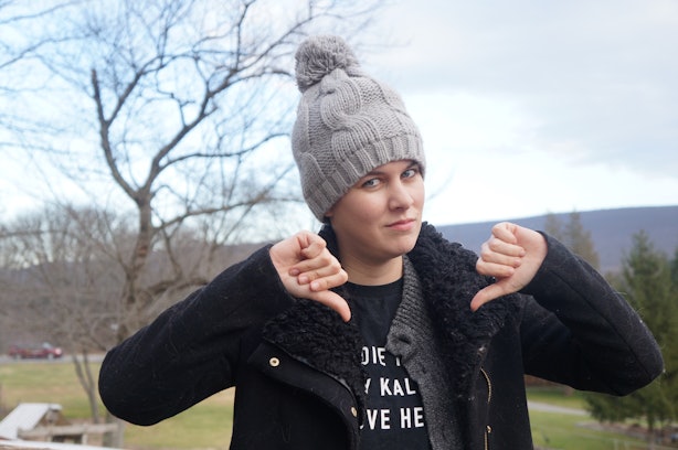 how-to-wear-a-hat-with-short-hair-look-positively-adorable-photos