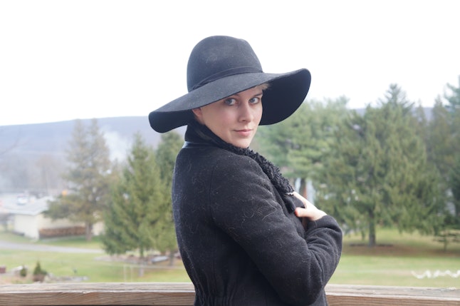 How To Wear A Hat With Short Hair Look Positively Adorable PHOTOS how-to-wear-a-hat-with-short-hair-look-positively-adorable-photos