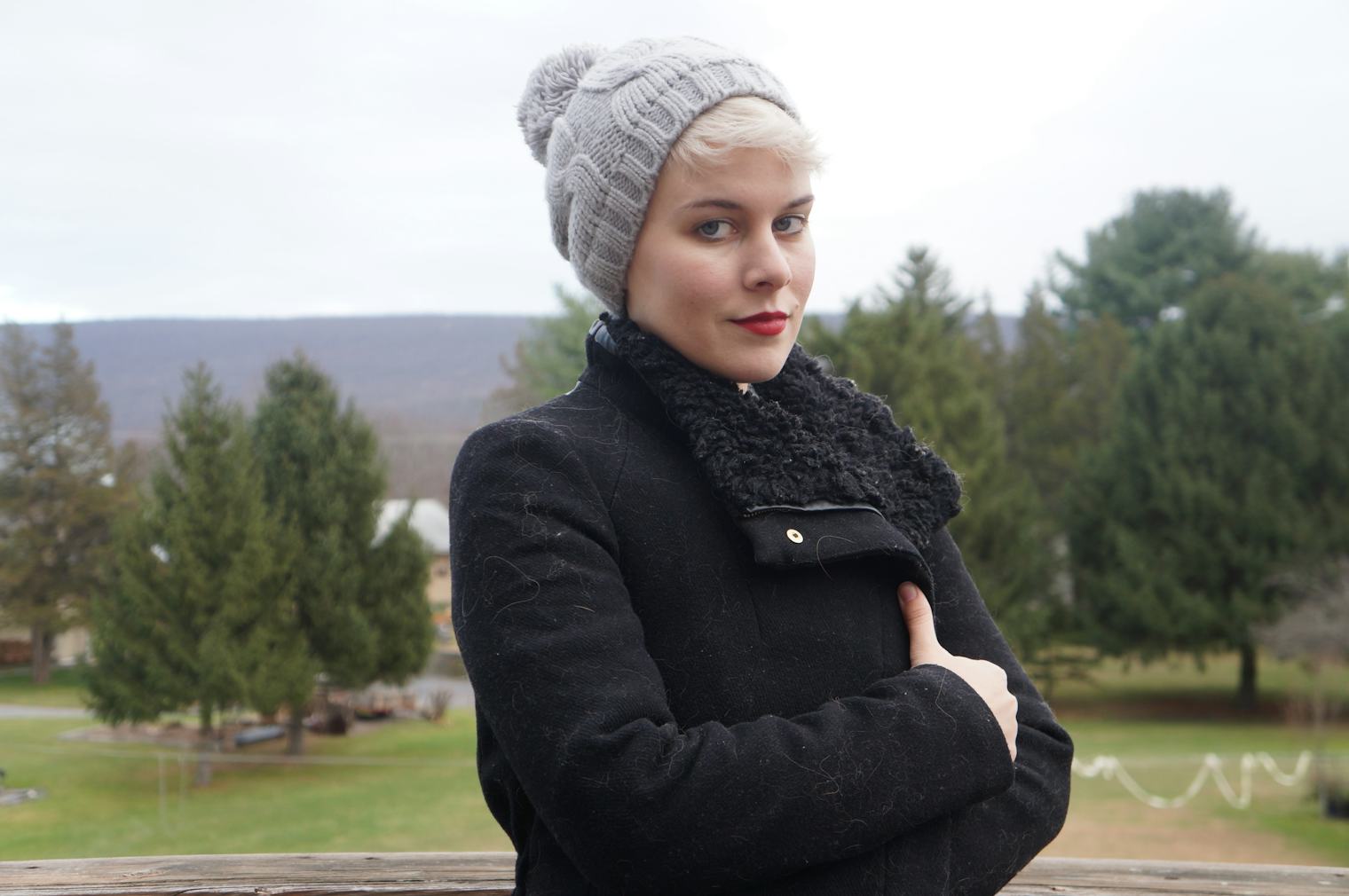 How To Wear A Hat With Short Hair Look Positively Adorable PHOTOS how-to-wear-a-hat-with-short-hair-look-positively-adorable-photos