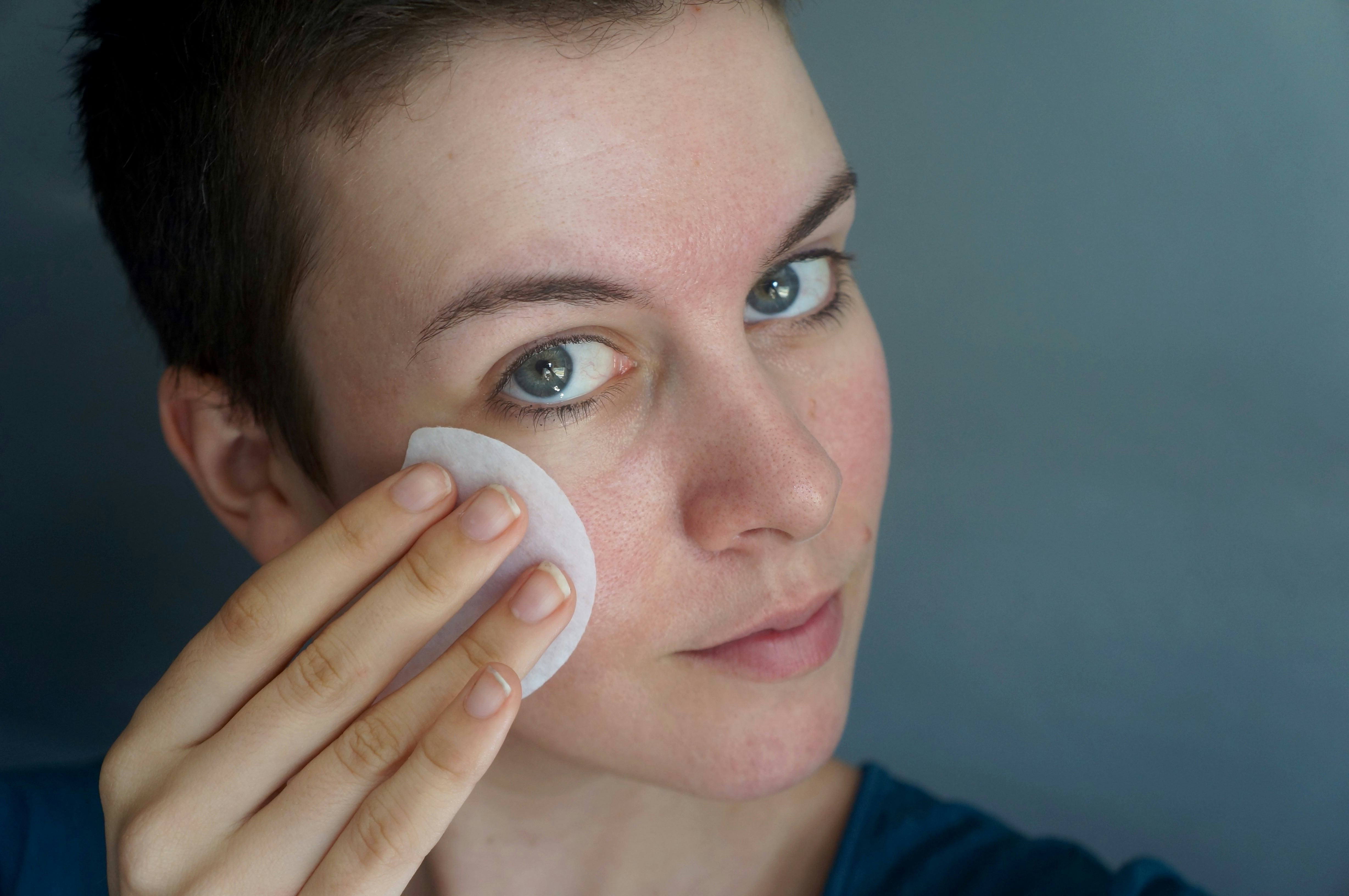 This Is The Most Effective Way To Use A Charcoal Mask — PHOTOS