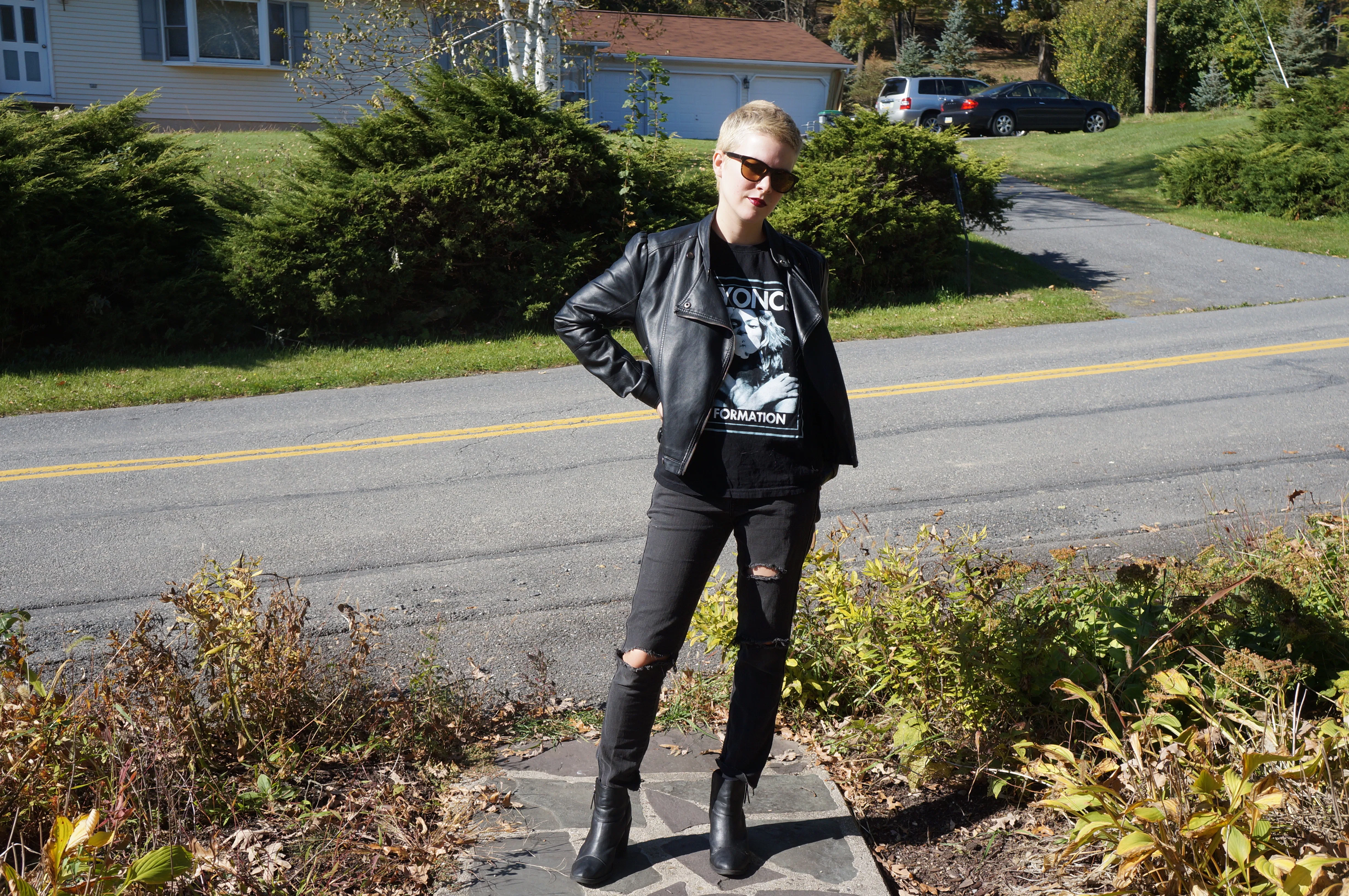 10 Struggles Only People Who Always Wear Black Will Understand