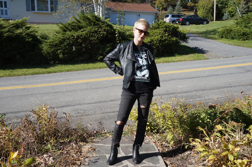10 Struggles Only People Who Always Wear Black Will Understand 10 Struggles Only People Who Always Wear Black Will Understand