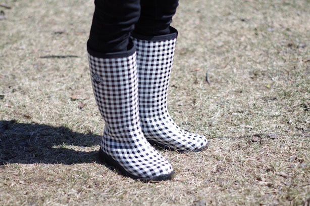 comfortable rain boots for walking