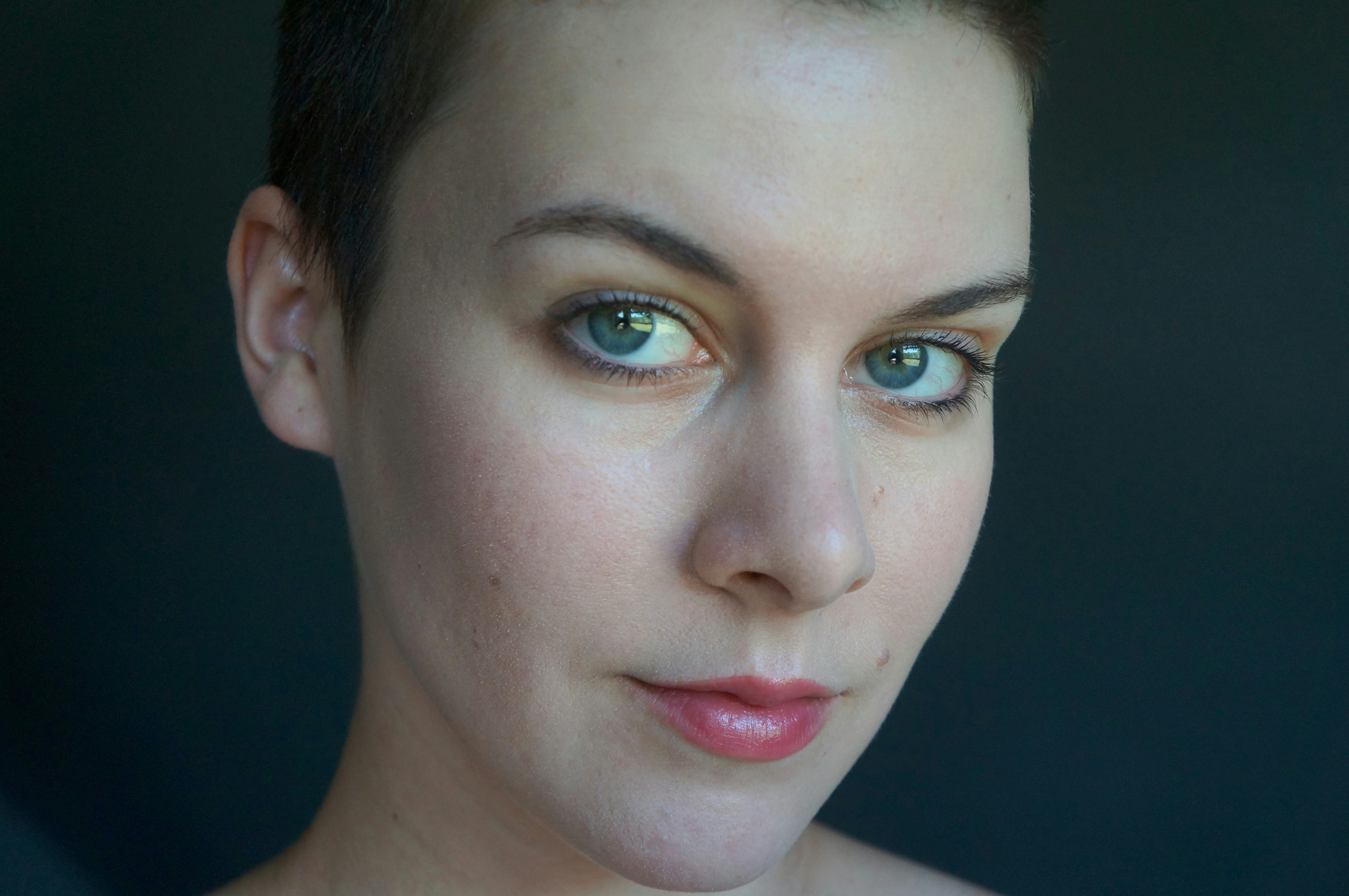 How To Wear Blush When You Have Naturally Flushed Skin — PHOTOS