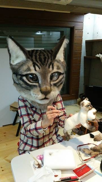 This Giant Cat Mask Is Terrifyingly Realistic And It Scares Me And I