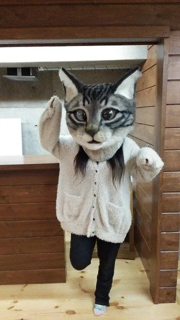 This Giant Cat Mask Is Terrifyingly Realistic And It Scares Me And I