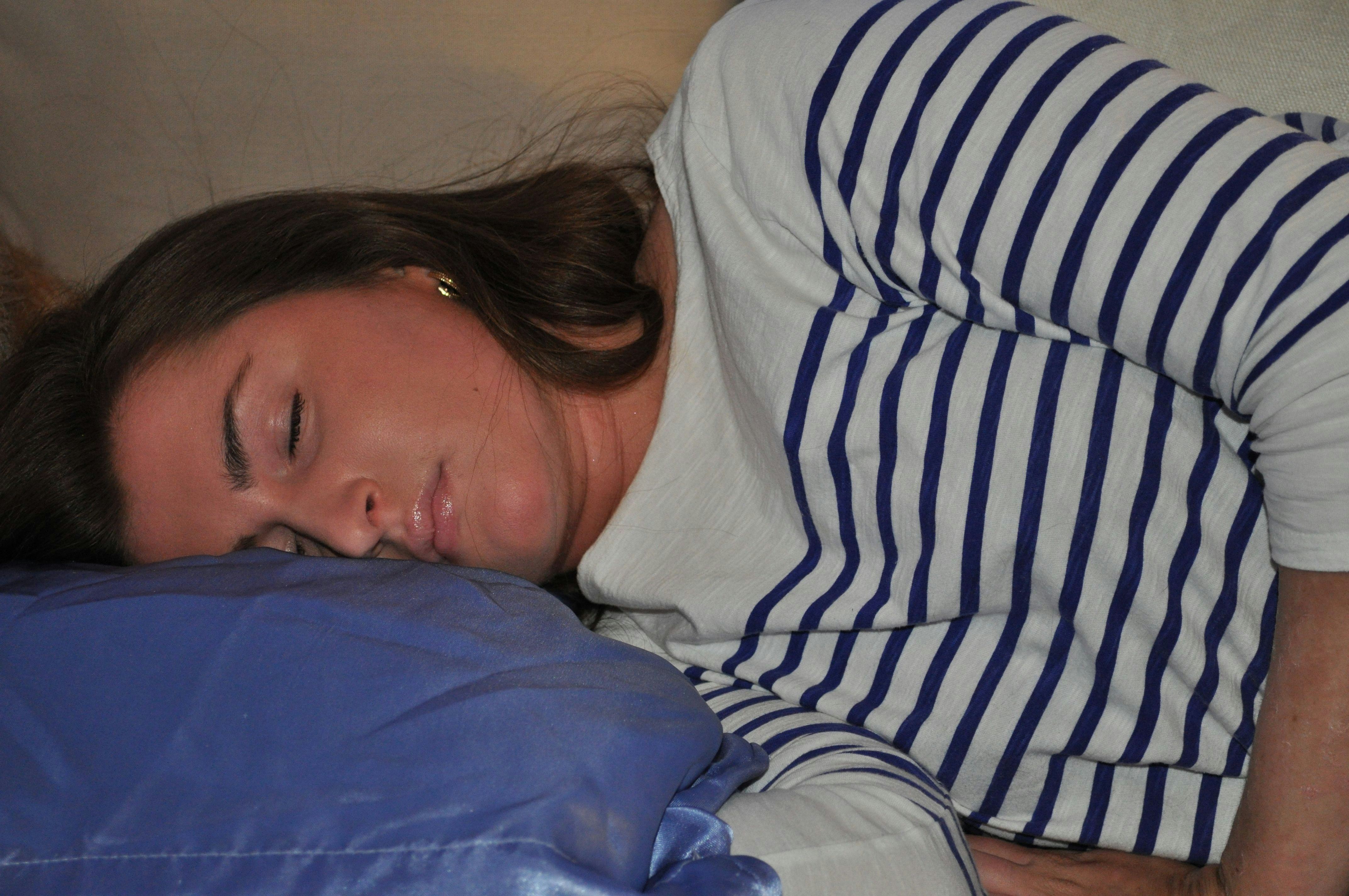 Does Sleeping On A Silk Pillowcase Have Beauty Benefits? I Gave It A